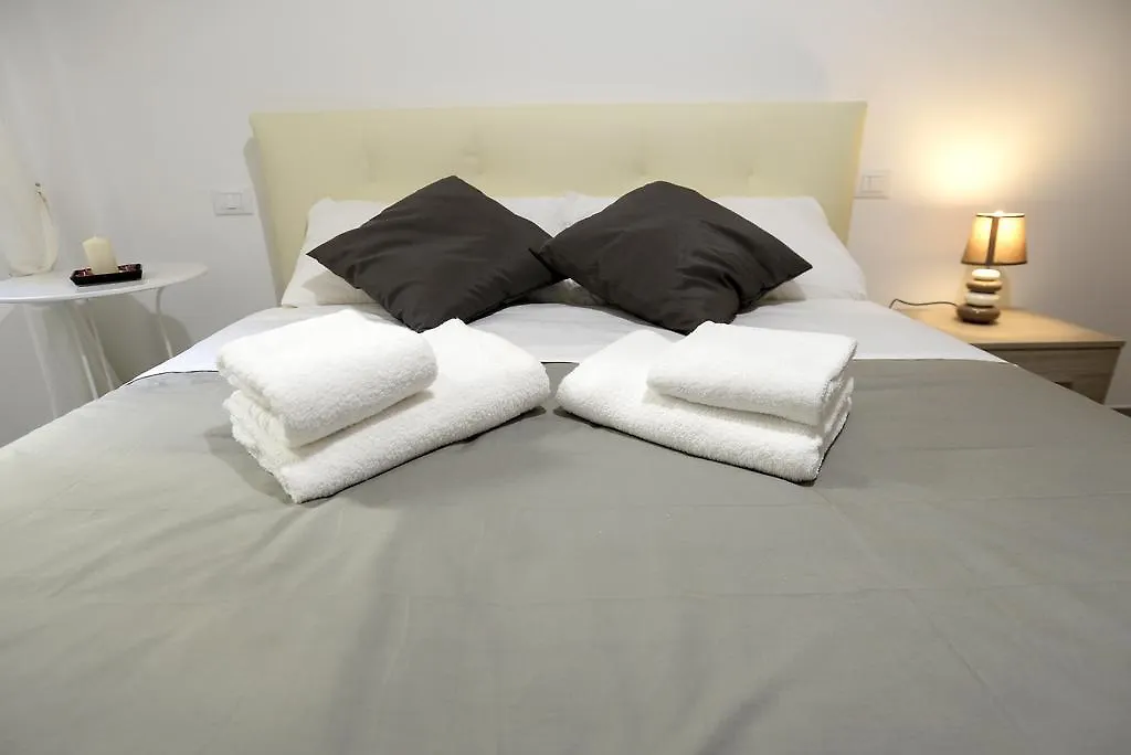 Laterano White Home - Colosseo Rzym Apartament